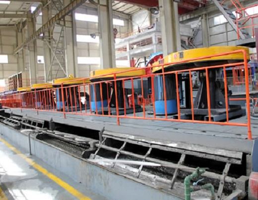 怎樣糾正永磁干式磁選機(jī)分選皮帶的跑偏現(xiàn)象？