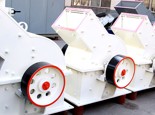 如何設(shè)計(jì)錘式破碎機(jī)的蓖條和反擊板？